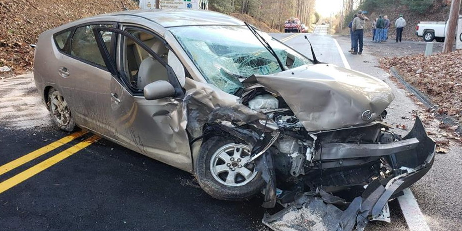 Two Escape with Minor Injuries After Head-on Crash in Mechanicsville ...