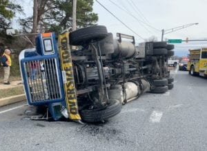 One Injured After Tractor Trailer Overturns in California