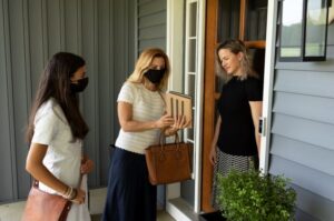 Jehovah’s Witnesses Knocking on Doors Again