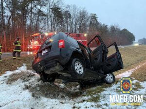 Minor Injuries After Single Vehicle Crashes Into Ditch in Mechanicsville